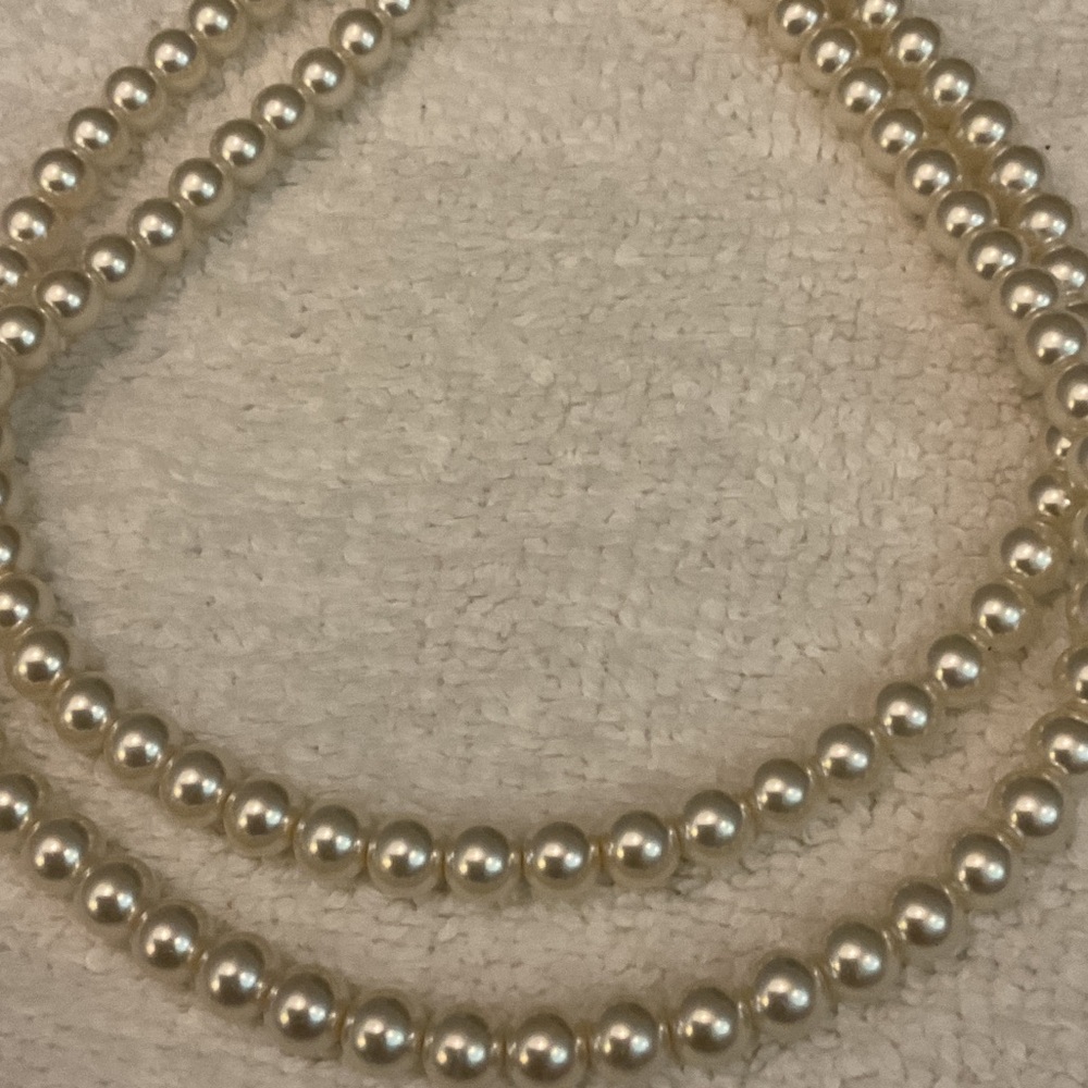 Elegant Cream Pearl Necklace - Picture 6 of 9